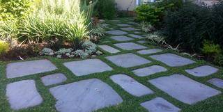 paver walkway in lawn 600 x 301